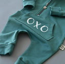 OXO-Babystrampler und Mütze mit Print | 6 Monate–4 Jahre | RG Brand | RG224