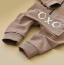OXO-Babystrampler und Mütze mit Print | 6 Monate–4 Jahre | RG Brand | RG224