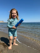 Bebekler için tasarlanan uzun kollu tişört ve şort mayo seti; 6 ay–4 yaş aralığında hızlı kuruyan yapısıyla konfor sağlar. Hareket özgürlüğü sunan esnek dokusuyla yaz kullanımına uygundur.