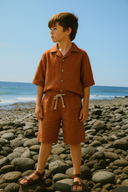 Kinder-Set aus Shorts und Hemd aus Leinen