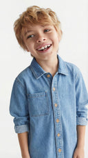 Kız ve erkek çocuk kot tulum düğmeli, uzun kollu ve cepli tasarımıyla günlük kullanımda konfor sunar. Dayanıklı denim yapısıyla rahat hareket sağlar. Şimdi sipariş verin!