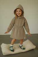 Detailliertes Kleid mit Kapuzenärmeln | RG1627