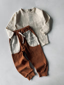 Sommer-Set aus Musselinbluse und geripptem Trainingsanzug für Unisex-Kinder