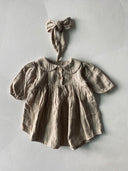 Muslin Bebek Yaka Elbise ve Toka