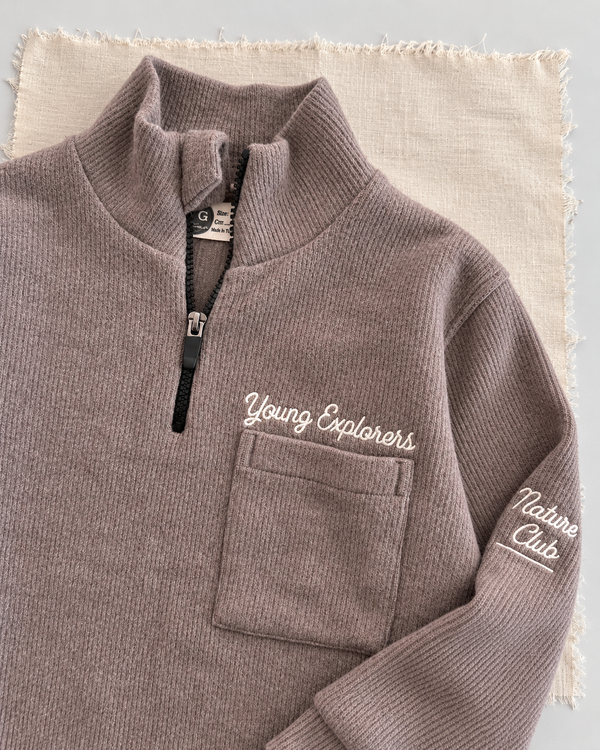 RG Brand RG3727 bej nakışlı yarım fermuarlı Selanik kazak, kumaş ve işçilik detayı.