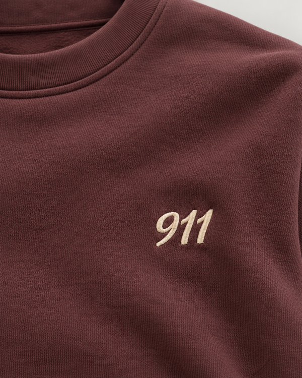 RG Brand RG3746 bordo genç sweatshirt yakın plan; 911 nakışı ve kumaş dokusu.