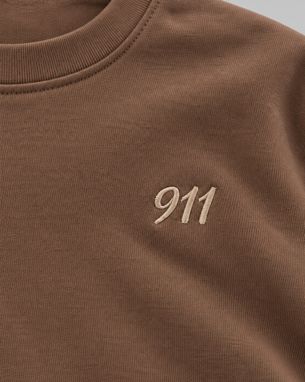 RG Brand RG3746 taş genç sweatshirt yakın plan; 911 nakışı ve kumaş dokusu.