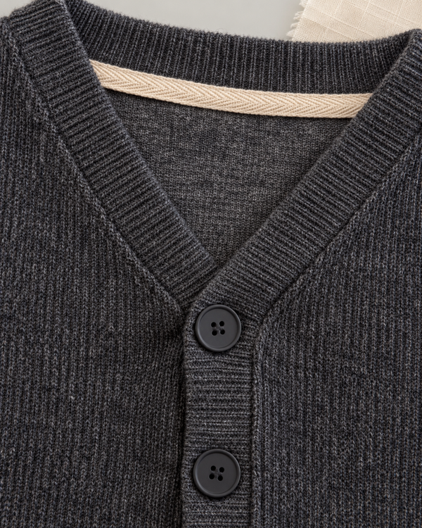 RG Brand RG397 füme düğmeli Selanik bebek hırkası, kumaş ve işçilik detayı.
