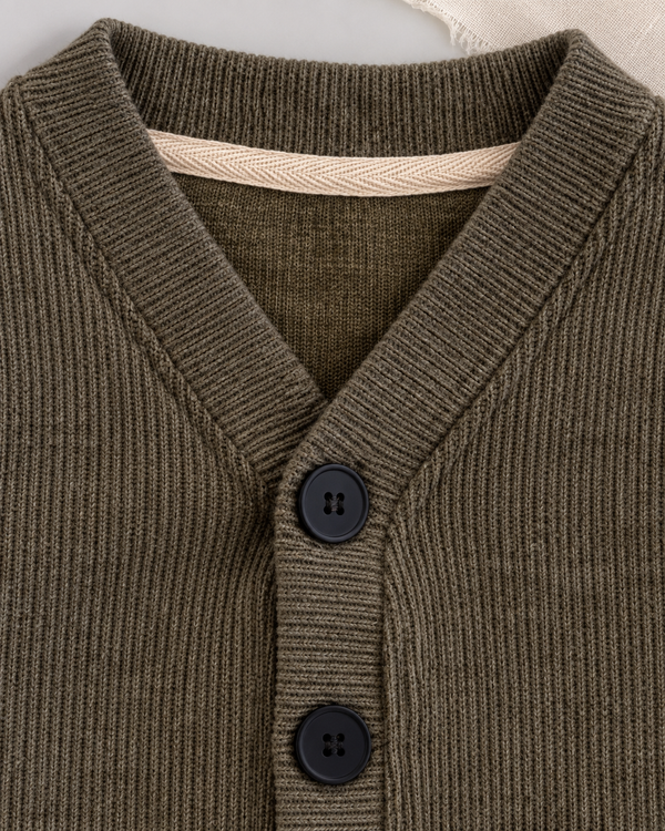 RG Brand RG397 haki düğmeli Selanik bebek hırkası, kumaş ve işçilik detayı.