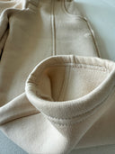 Kinder-Trainingshose mit Nahtdetails