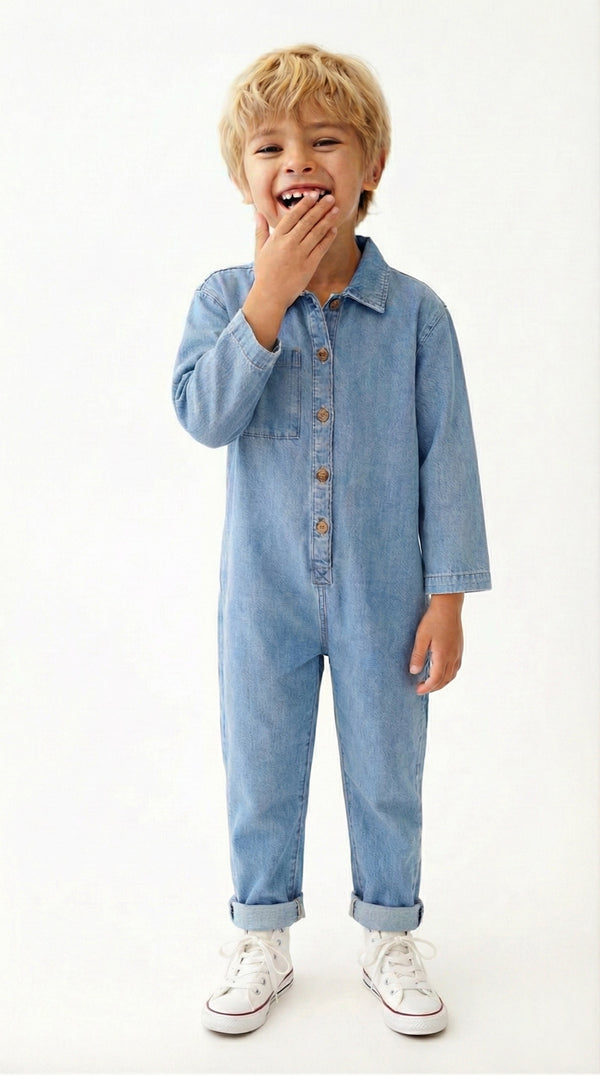 Kız ve erkek çocuk kot tulum düğmeli, uzun kollu ve cepli tasarımıyla günlük kullanımda konfor sunar. Dayanıklı denim yapısıyla rahat hareket sağlar. Şimdi sipariş verin!