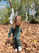 Kinder-Trainingsanzug-Set mit Schulterknöpfen und detailliertem Detail