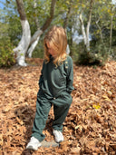 Kinder-Trainingsanzug-Set mit Schulterknöpfen und detailliertem Detail