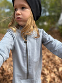 OXO Baby-Strampler und Mütze mit bedrucktem Design