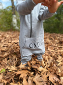 OXO Baby-Strampler und Mütze mit bedrucktem Design