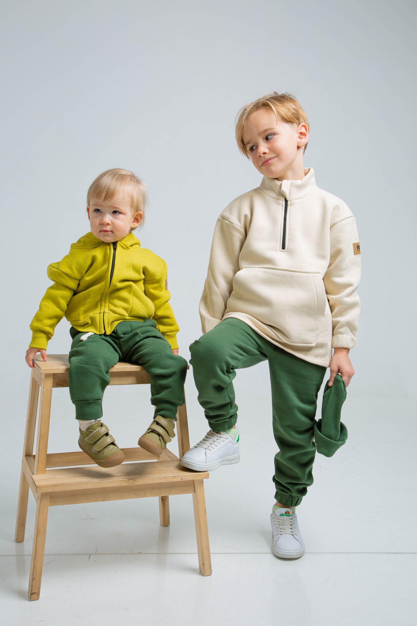 Children's winter clothing sets 3-piece outfit.