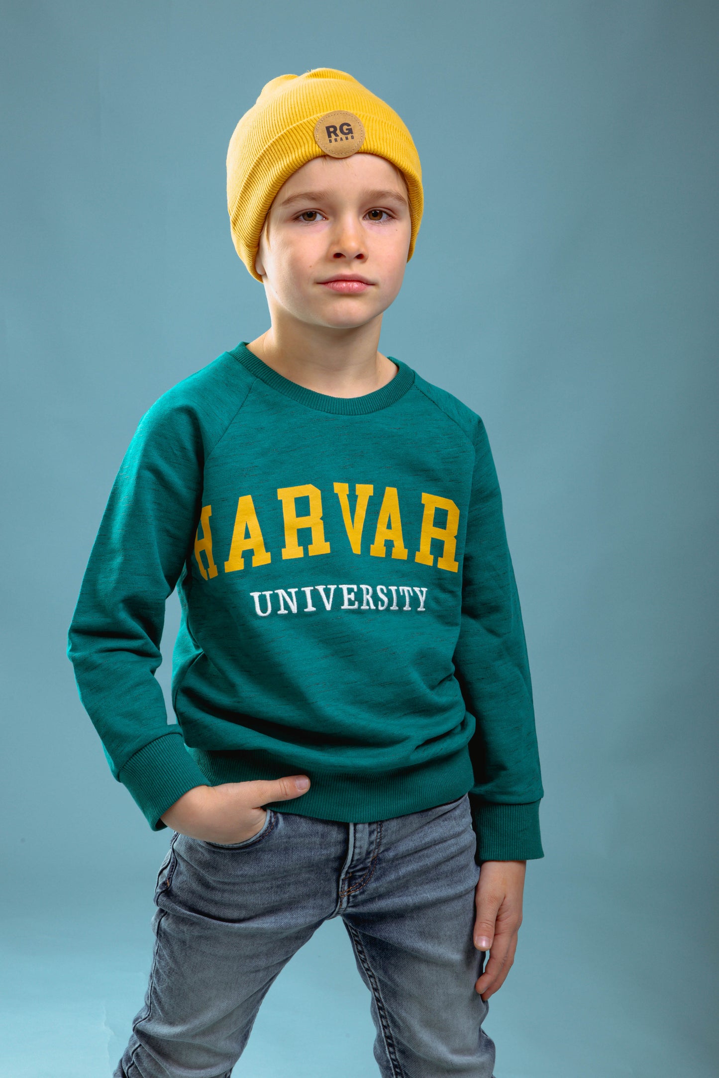 Детский свитер унисекс с принтом спереди и вышивкой