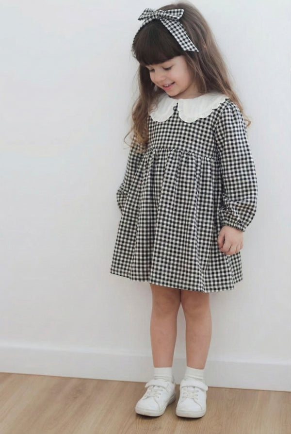 Vintage kariertes Musselin-Mädchenkleid | Langarm, Kragen, Plissee | 3–9 Jahre | 100 % Baumwolle | RG1462