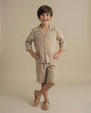 Kinder-Set aus Shorts und Hemd aus Leinen