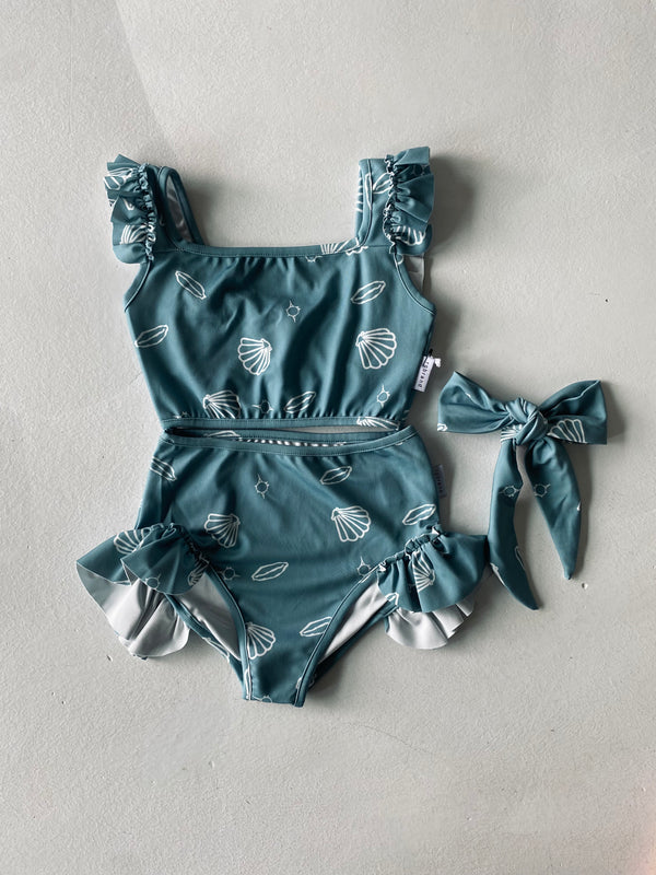 3-teiliges Mädchen-Badeset mit Rüschentop, Shorts & Haarband | UV-Schutz | 3–9 Jahre | RG Brand | RG1600