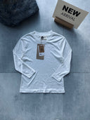 Junges Langarm-T-Shirt