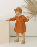 Muslin Bebek Yaka Elbise ve Toka