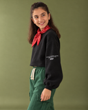 RG Brand RG3308 siyah crop sweatshirt, model üzerinde yan görünüm.