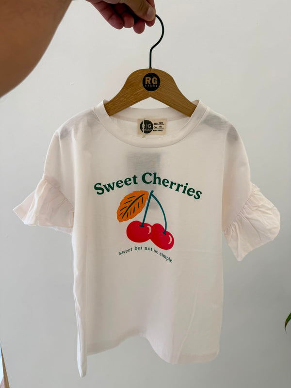 T-Shirt für Mädchen | Rüschenärmel, Kirschprint | 100% Baumwolle | 9–15 Jahre | Stein, Braun, Creme | RG3723