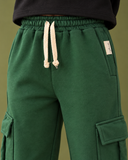 RG Brand RG3744 yeşil jogger pantolon, lastikli bel, ekru kordon ve rgbrand etiket detayı.