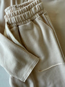 Kinder-Trainingsanzug-Set mit Schulterknöpfen und detailliertem Detail