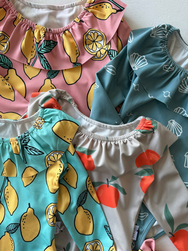 Kinder-Badeanzug mit Rüschenkragen, Langarm & Haarspange | 3–9 Jahre | RG Brand | RG1597