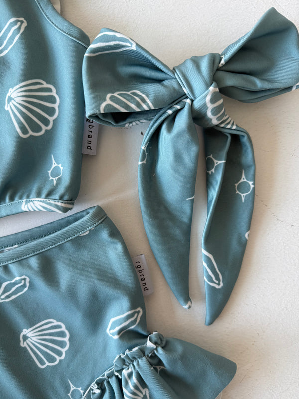 3-teiliges Mädchen-Badeset mit Rüschentop, Shorts & Haarband | UV-Schutz | 3–9 Jahre | RG Brand | RG1600