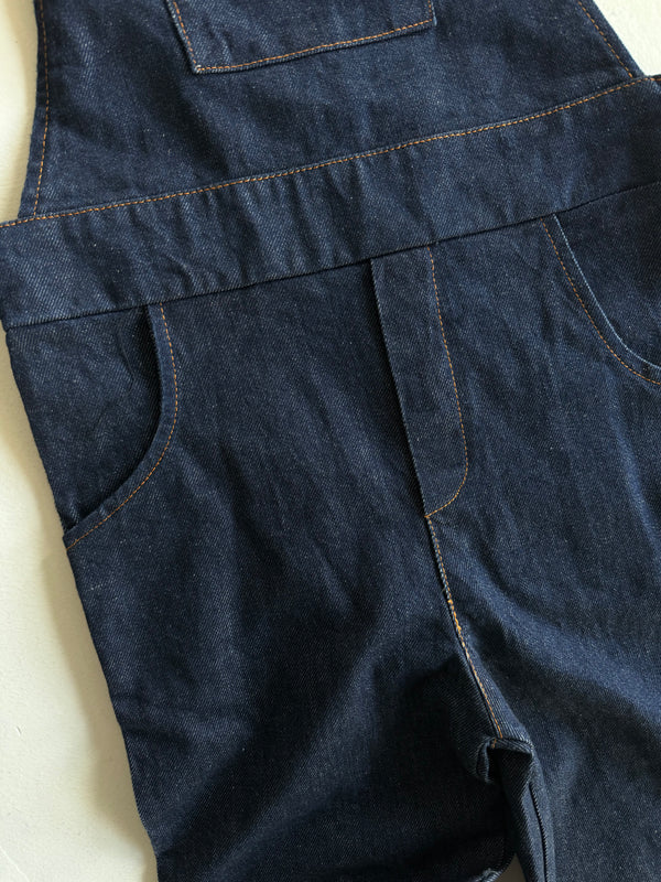Jeans-Latzhose für Mädchen und Jungen | 3–9 Jahre | Blau, Dunkelblau | 100 % Baumwolle | RG Brand | RG1737