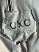 OXO Baby-Strampler und Mütze mit bedrucktem Design