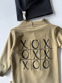 OXO Baby-Strampler und Mütze mit bedrucktem Design