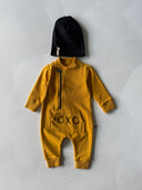 OXO Baby-Strampler und Mütze mit bedrucktem Design