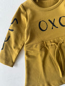 فستان أطفال منقوش بطبعات أوكسو وعصابة رأس