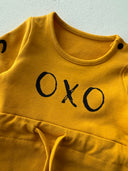 فستان أطفال منقوش بطبعات أوكسو وعصابة رأس