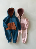 3-fädiger Baby-Strampler mit Kapuze und Reißverschluss