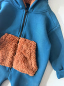 3-fädiger Baby-Strampler mit Kapuze und Reißverschluss