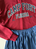 طقم تنورة قصيرة بطيات مطبوعة من الأمام للشباب، قطعتان