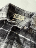 Junges Holzfällerhemd mit Druckknopftaschen