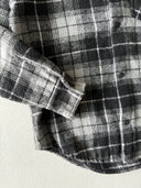 Junges Holzfällerhemd mit Druckknopftaschen