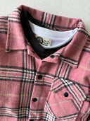 Junges Holzfällerhemd mit Druckknopftaschen