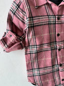 Junges Holzfällerhemd mit Druckknopftaschen