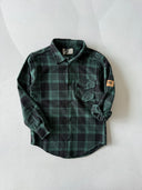 Junges Holzfällerhemd mit Druckknopftaschen