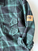 Junges Holzfällerhemd mit Druckknopftaschen