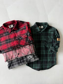 Junges Holzfällerhemd mit Druckknopftaschen