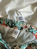 Junges Set aus T-Shirt und Shorts mit Meeresmotiv