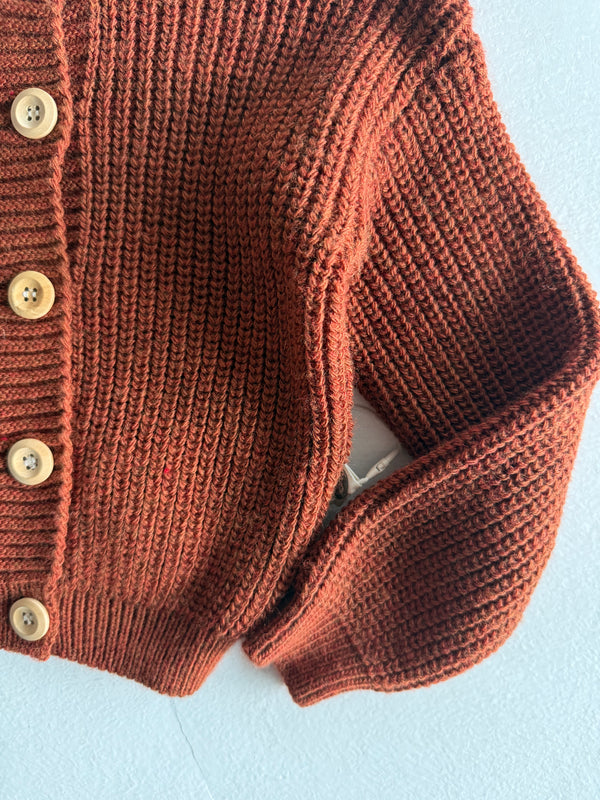 Unisex-Strickjacke mit Rundhalsausschnitt und Knöpfen für Babys